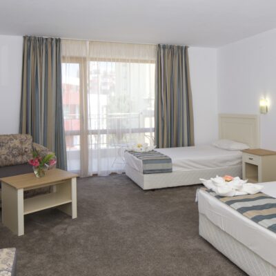 DELUXE FAMILY ROOM 1